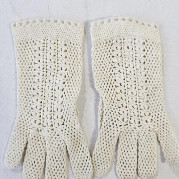 Other - VINTAGE IVORY CROCHETED GIRLS KIDS GLOVES. Small- Stretch. Formal Christening